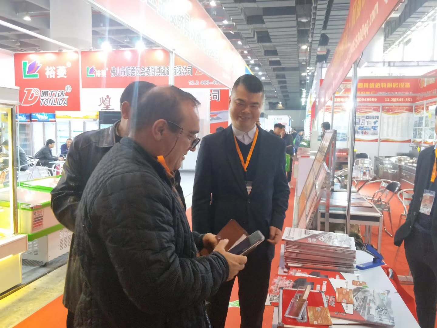 51漫画成人无遮挡25届广州酒店51漫画网页版设备中展51漫画网页版油烟净化一体机照片3