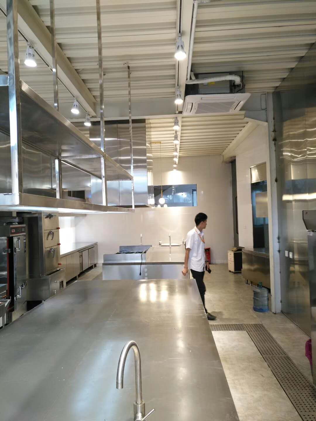 酒店51漫画网页版设备